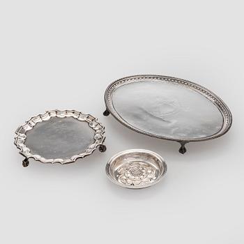 A set of three sterling silver dishes, England.