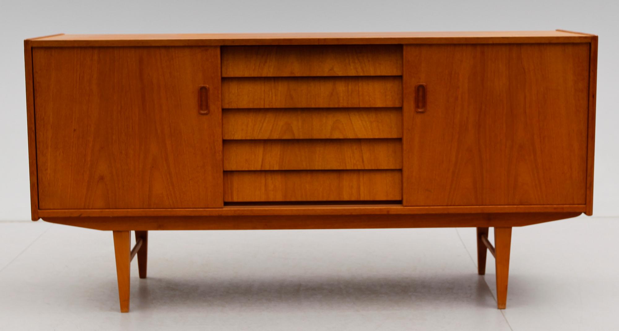 SIDEBOARD, 1900-talets andra hälft.