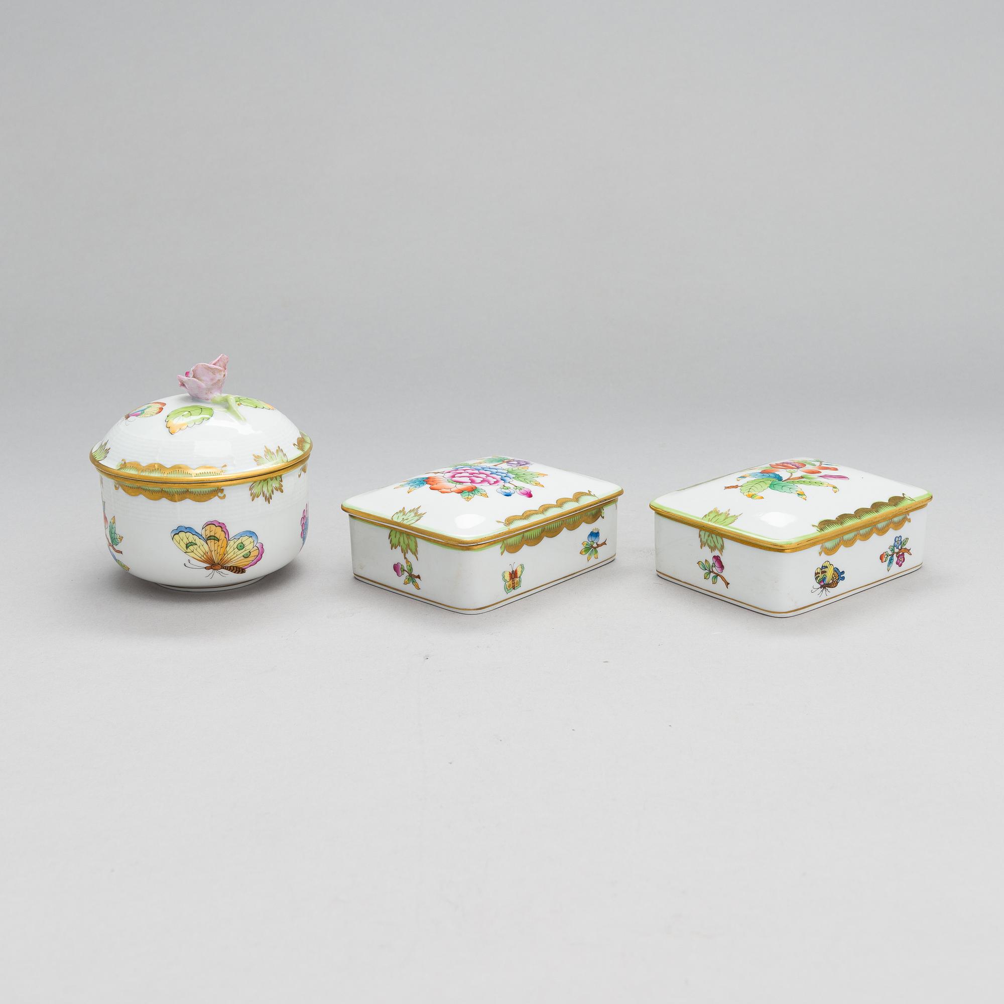 A Herend Queen Victoria VBO porcelain coffee set and two trinket boxes, totally 19 pieces, Hungary.