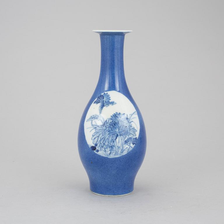 VAS, porslin, Kina, troligen 1800-tal.