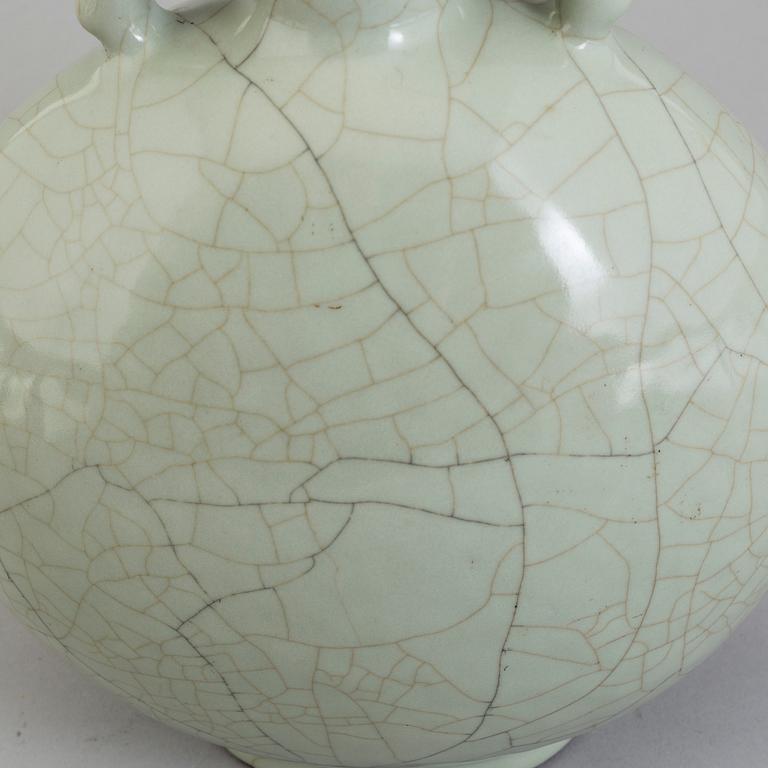 A 20th century Chinese porcelain vase, modern production.