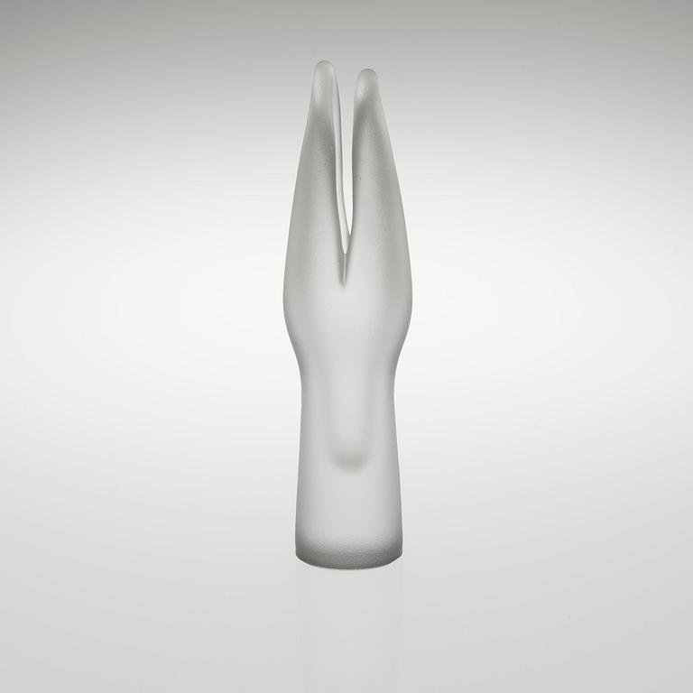 TIMO SARPANEVA , VAS. Hauenleuat (Gäddans gap). Otydlig sign. Timo Sarpaneva, Iittala.