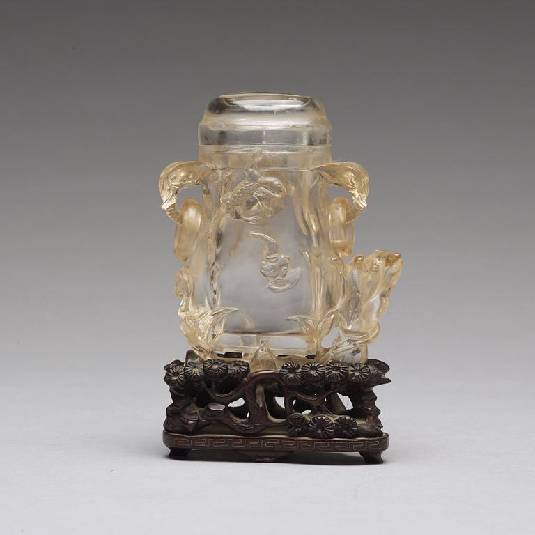 A carved rock chrystal vase with cover, Qingdynasty, circa 1900.