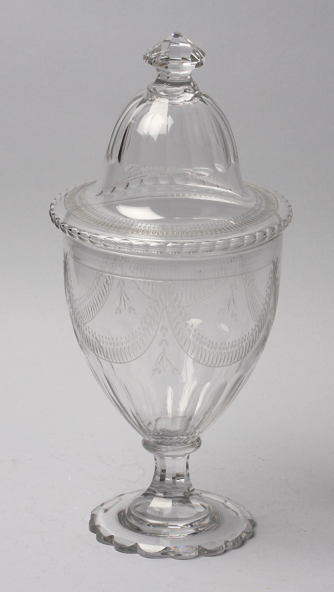 POKAL MED LOCK, glas, 1800-talet senare hälft.