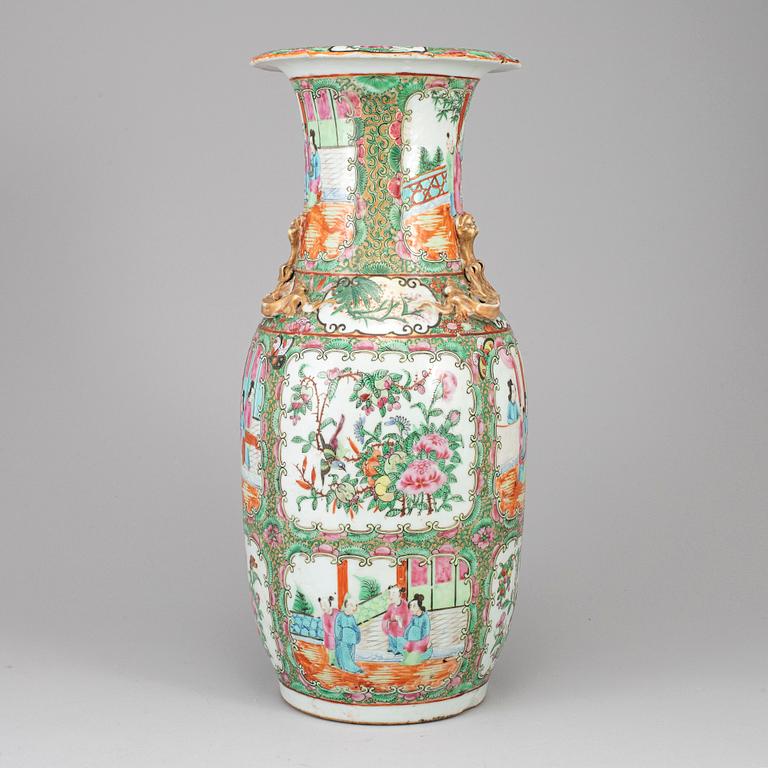 GOLVVAS, porslin. Qingdynastin, sent 1800-tal.