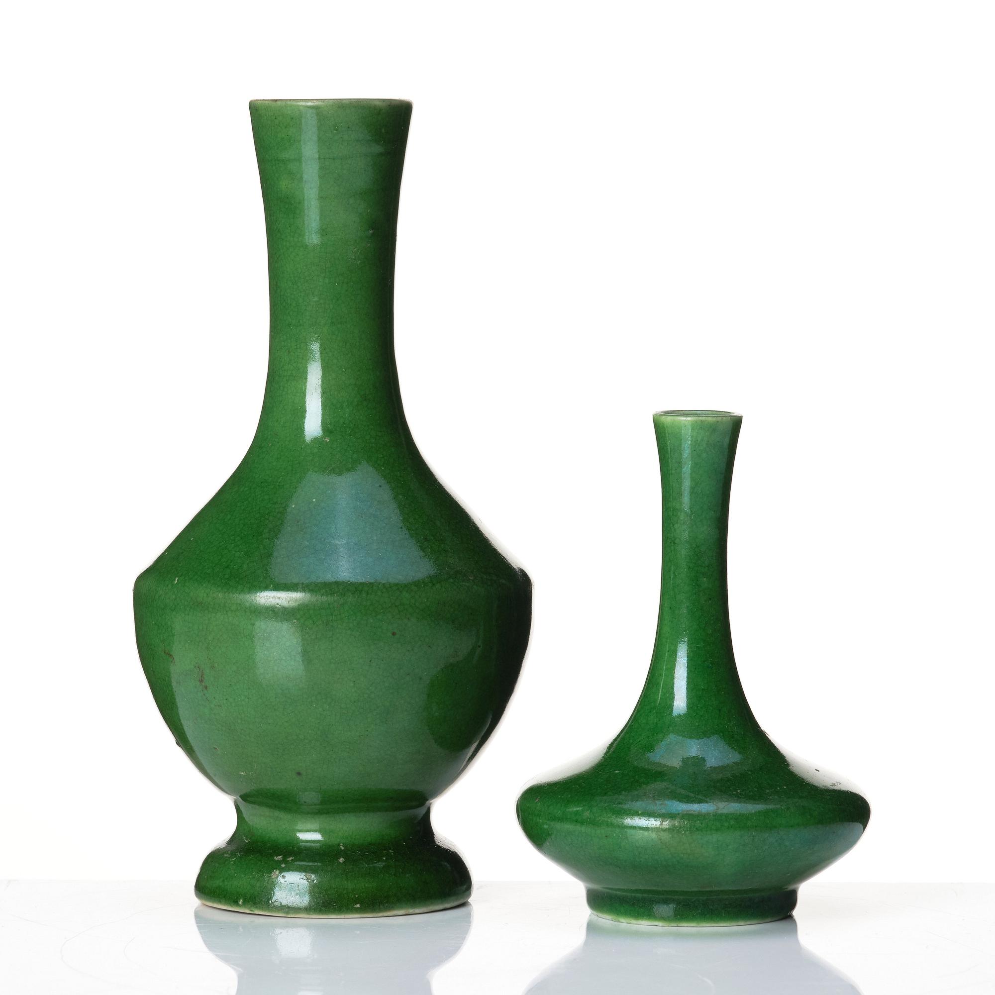 Two green glazed vases, Qing dynasty, 19th century.