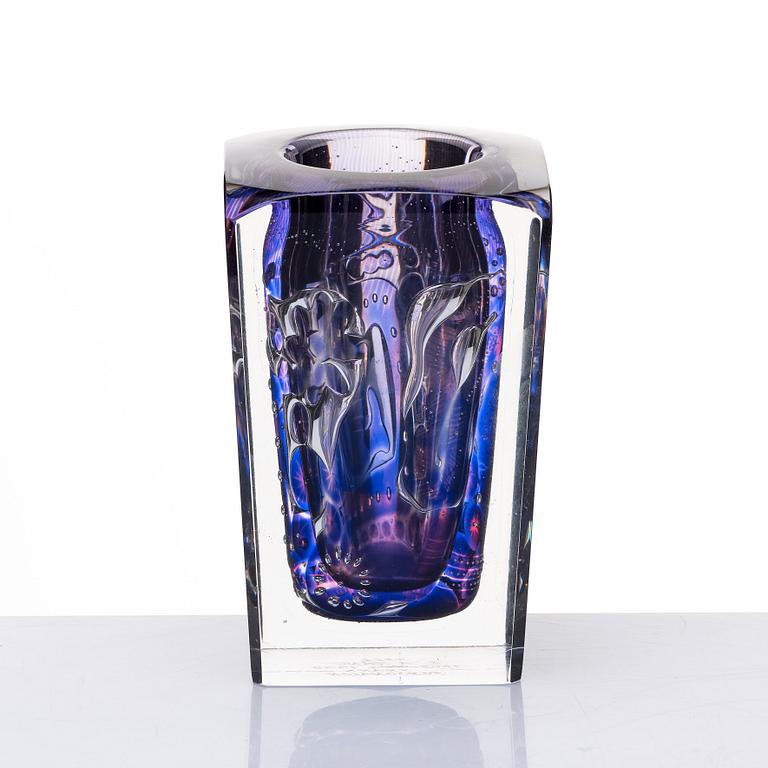 Edvin Öhrström, an 'Ariel' glass vase, Orrefors 1952.