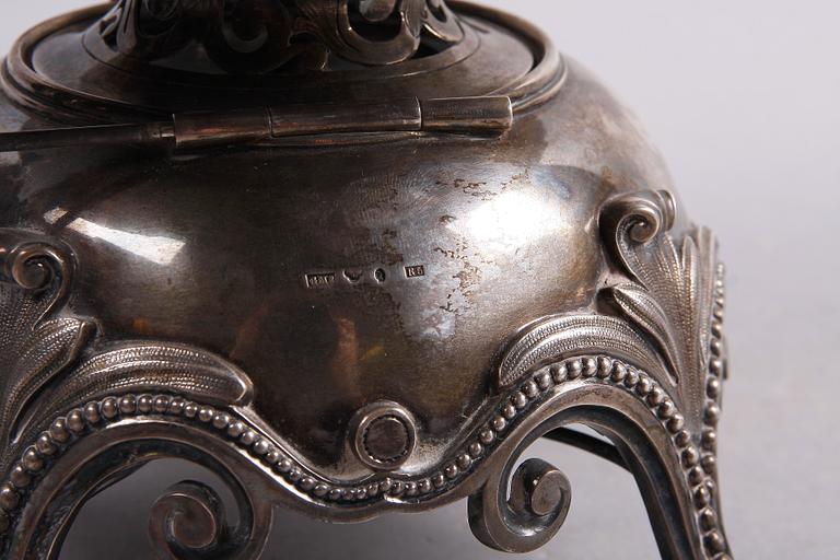 TÉ OCH KAFFESERVIS, 3 delar, silver, Gustaf Möllenborg Stockholm 1871. Tot vikt ca 3150 gram.