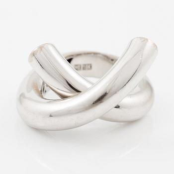 Ring 18K white gold "Cross Loop plain" by Engelbert.