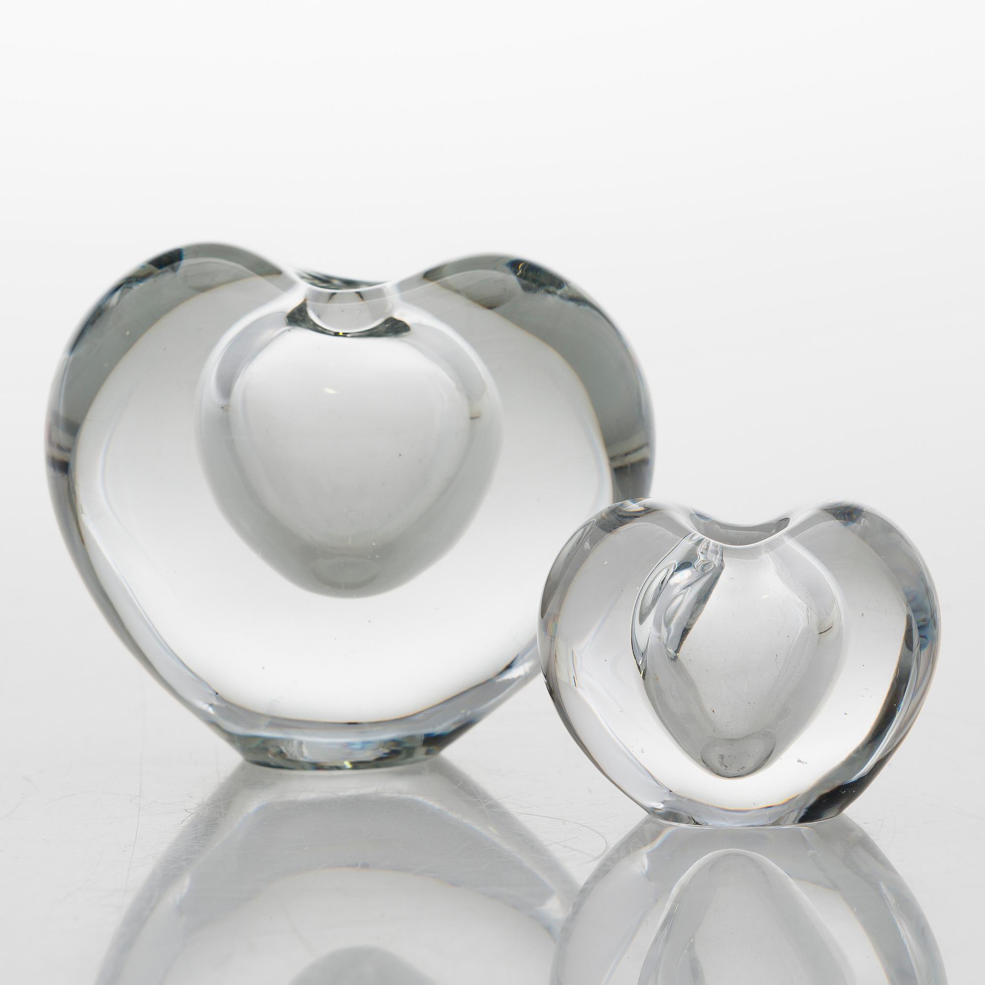 TIMO SARPANEVA, Two Glass Sculptures, "Sydän" (Heart), for Iittala, both signed.