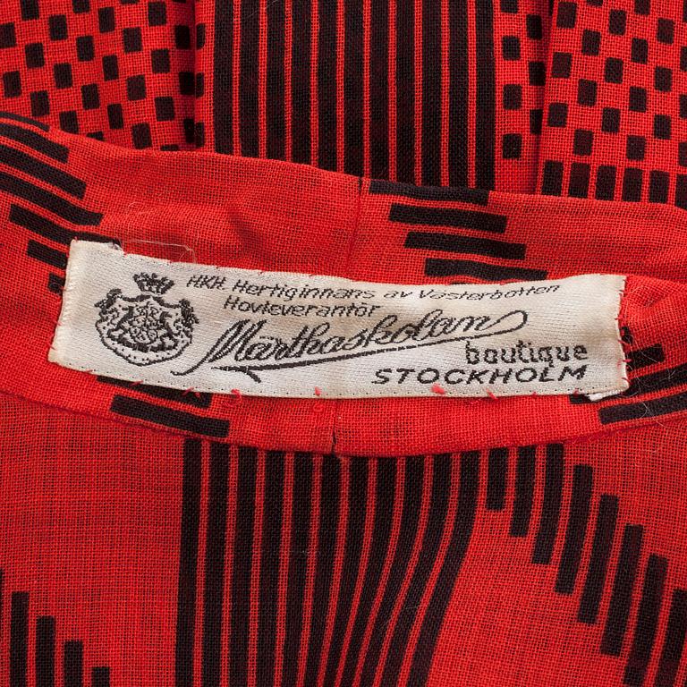 MÄRTHASKOLAN, a red woolblend dress from the 1970s.