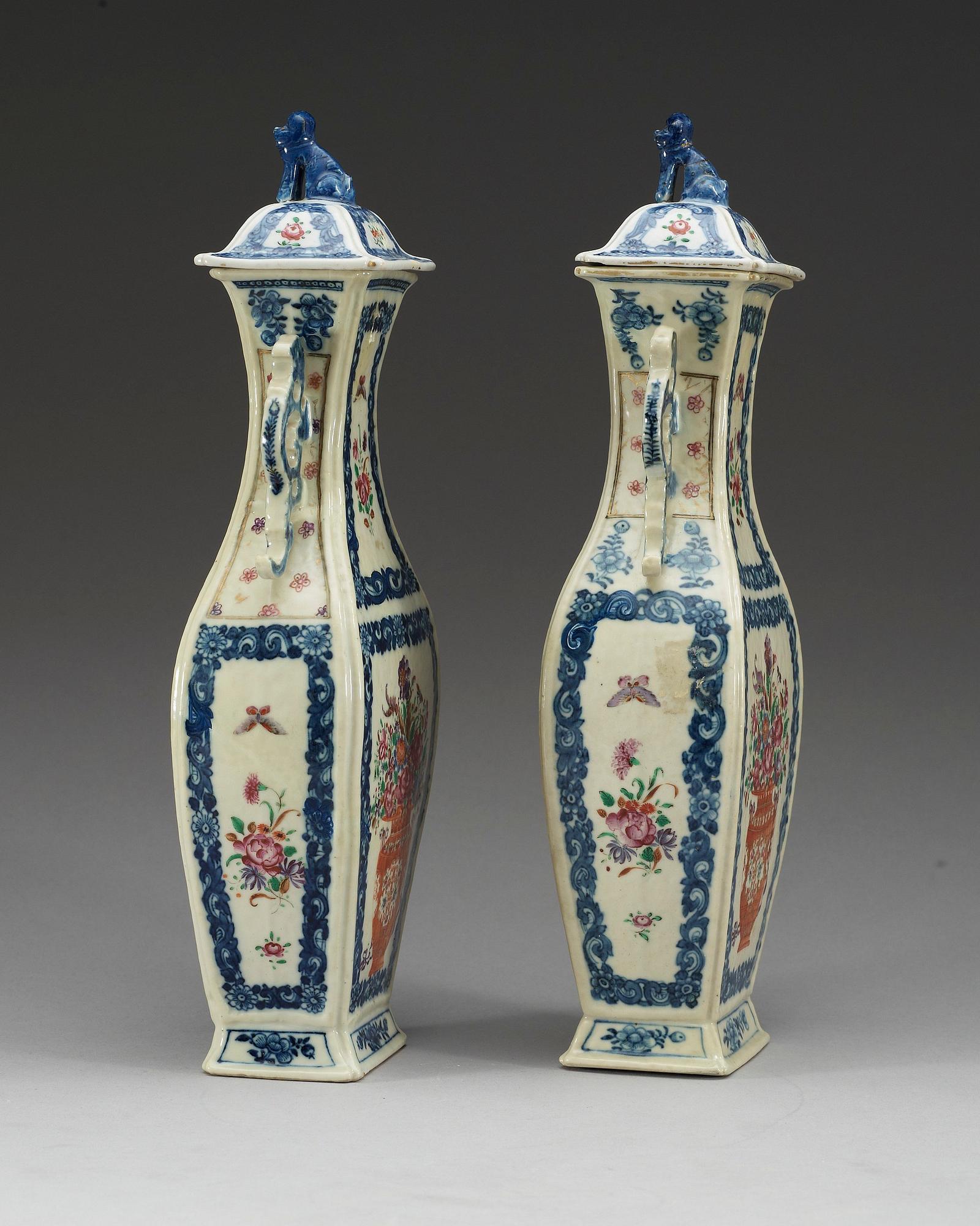 URNOR med LOCK, ett par, kompaniporslin. Qing dynastin, Qianlong (1736-95).