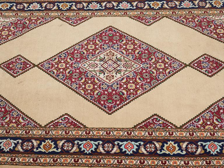 A rug old oriental, ca 140 x 96 cm.