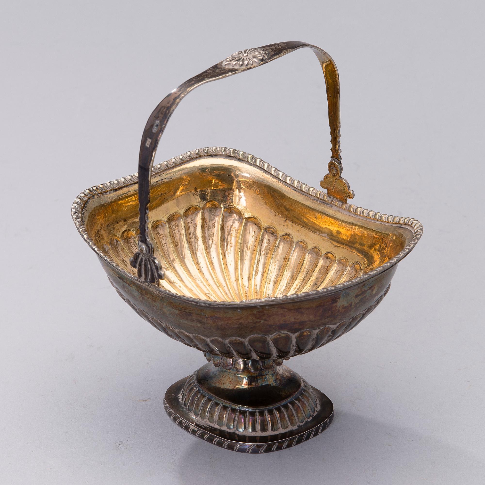 BONBONJÄR, silver, kontrollmästarstämpel Michail Michailovich Kaprinski, Moskva 1822. Vikt 300 g.