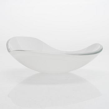 Gunnel Nyman, a glass bowl 'Munankuori' (Eggshell), signed Gunnel Nyman Iittala. Designed in 1947.