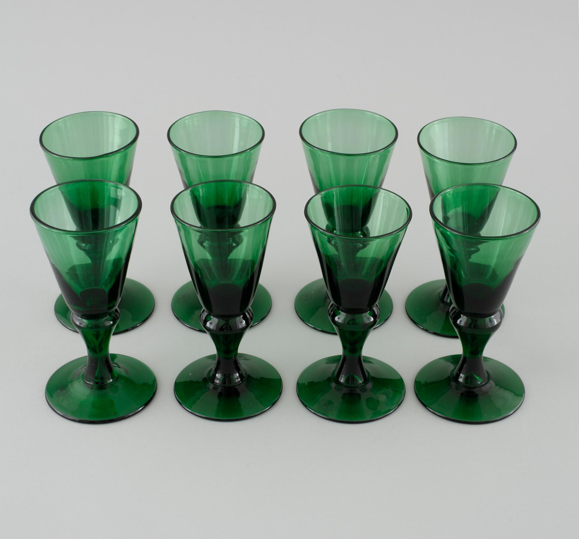 VINGLAS, 8 st, glas, "Slottet", Reijmyre glasbruk.