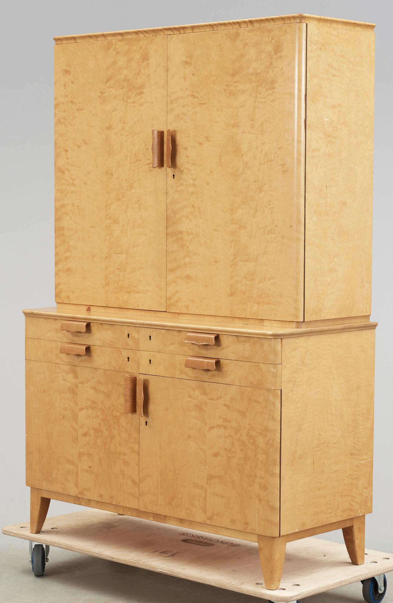 SKÅP, möjligen Axel Larsson, Svenska Möbelfabrikerna, Bodafors, 1940-tal.