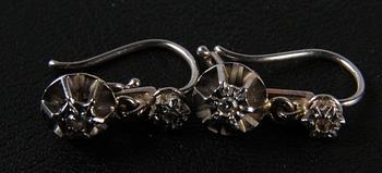 SMYCKESET, 3 delar, vitguld och diamanter. 1900-talets andra hälft. Totalvikt 6,6 g.