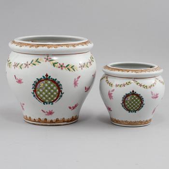 SKÅLAR, 2 st, porslin, troligen Samson, Frankrike, 1900-tal.
