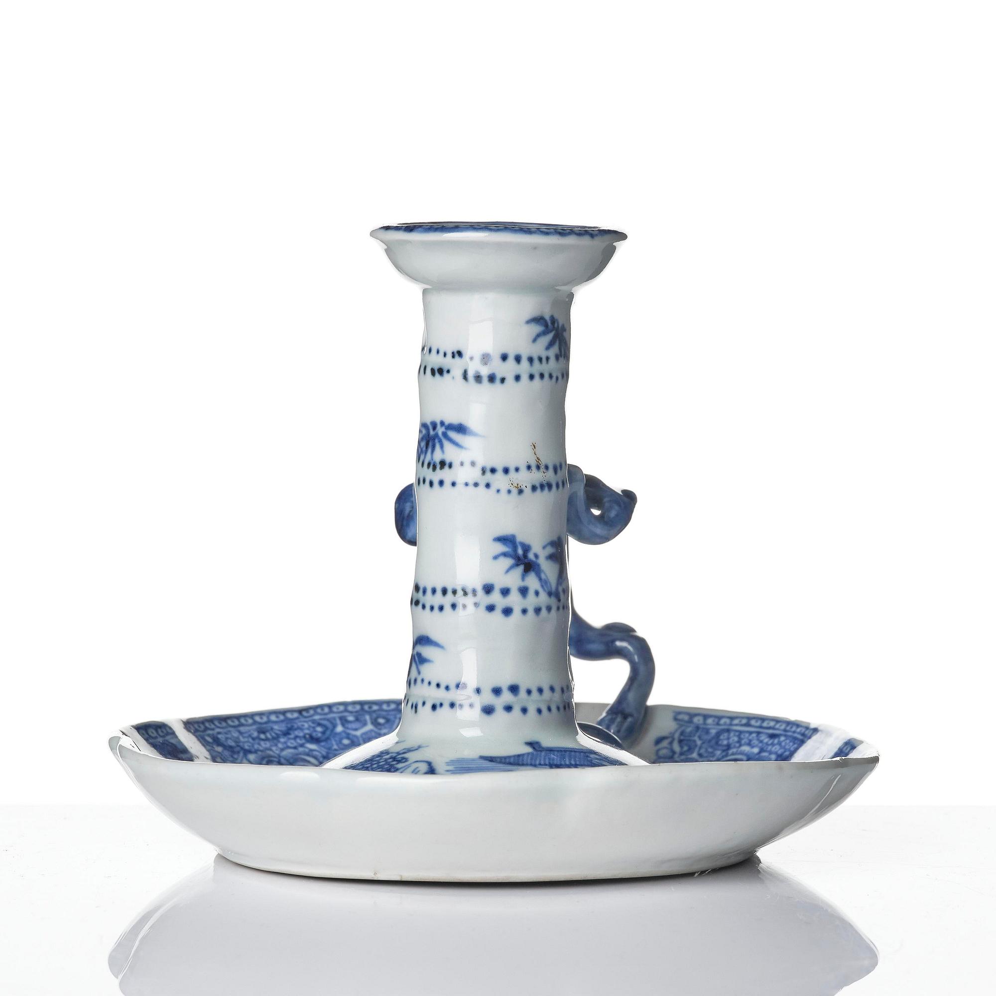 Ljusstake, porslin. Qingdynastin, Qianlong (1736-95).