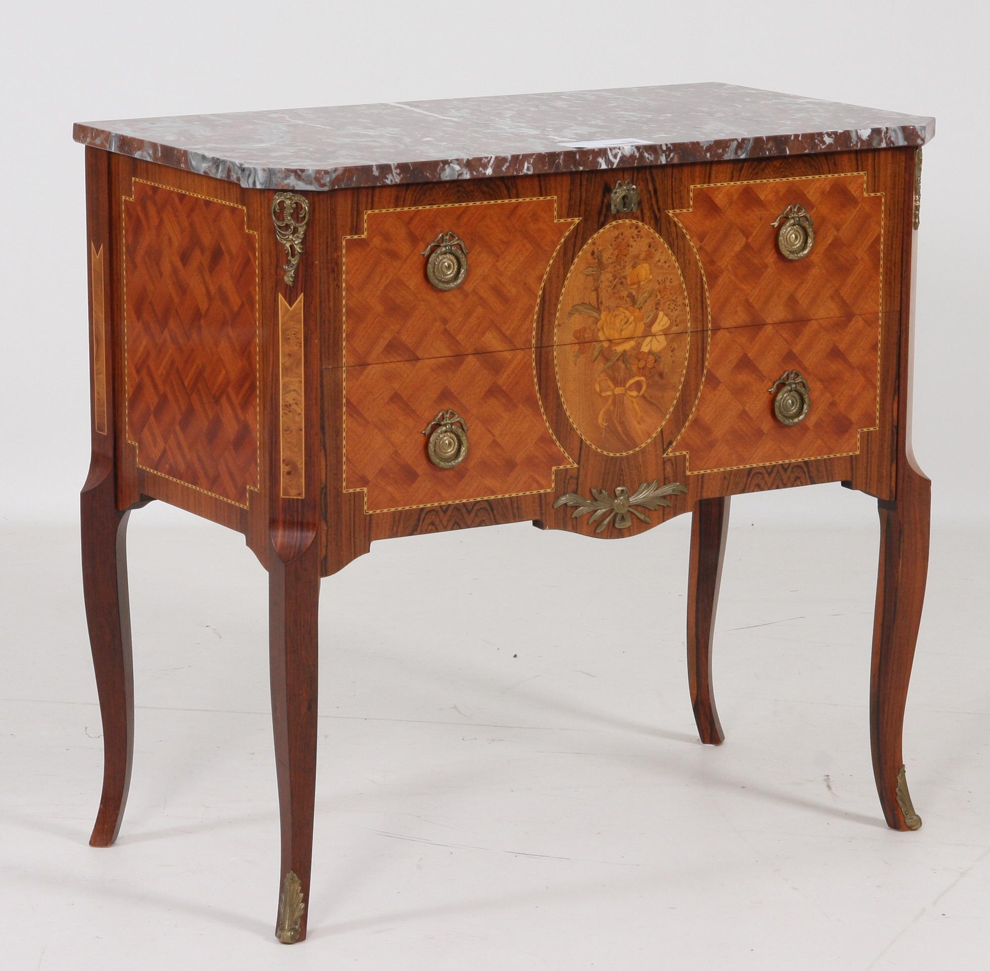 BYRÅ, gustaviansk stil, 1900-talets andra hälft.