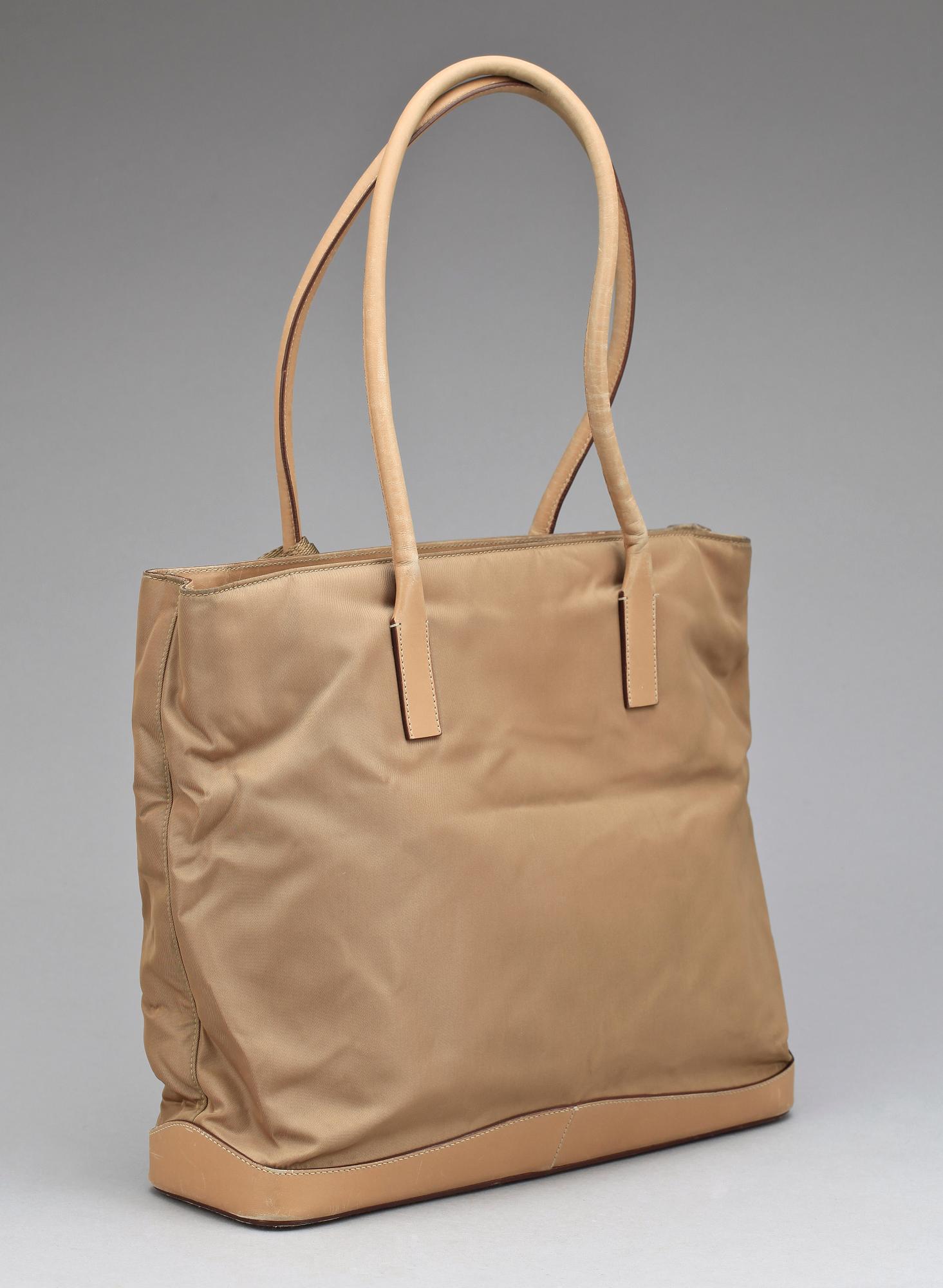 VÄSKOR, 2 st, "Nylon Tote", Prada, 1900/2000-tal.