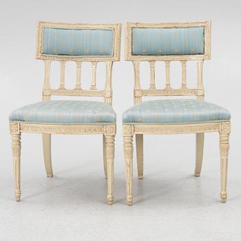 Stolar, ett par, sengustavianska, omkring år 1800.