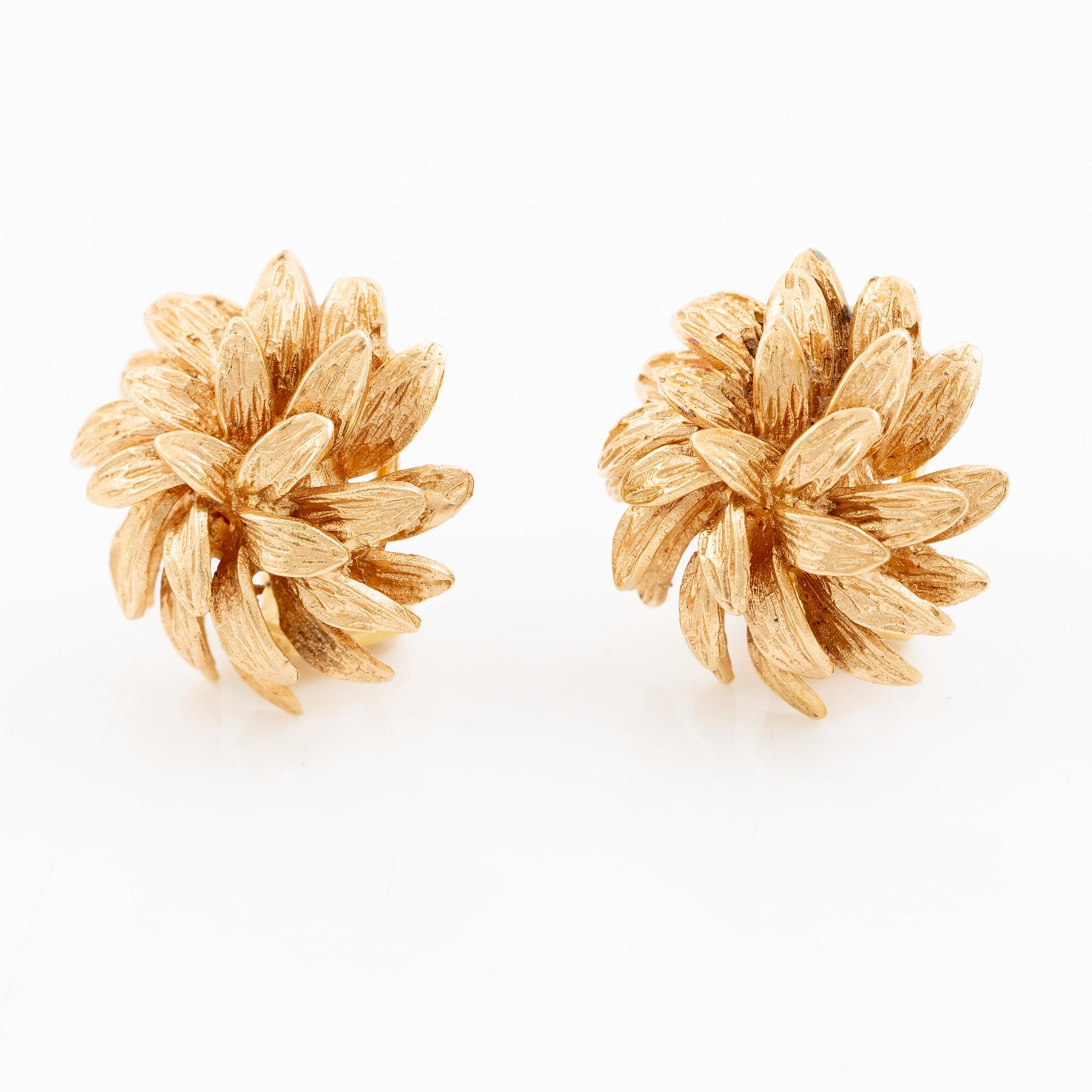 Earrings, 18K gold in the form of leaves.