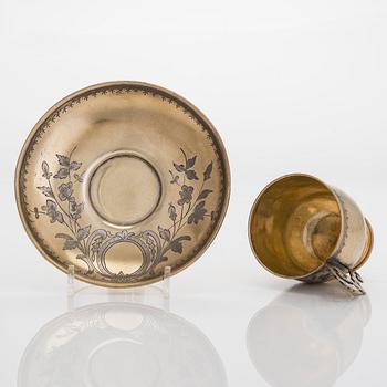 Kaffekopp med fat, förgyllt silver, trol. Ivan Nikolajev Miekin, Moskva 1898-1909.