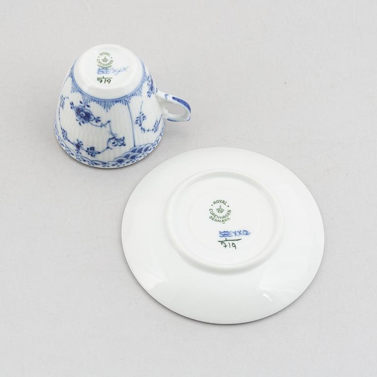 Kaffekoppar med fat, 12 stycken, porslin, "Musselmalet halvblond" modell 719, 1959.
