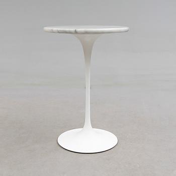 BORD, "Tulip", Eero Saarinen, Knoll, 1900-talets andra hälft.