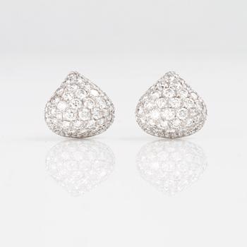 ÖRHÄNGEN, med briljantslipade diamanter, "Pushkin", Chopard.