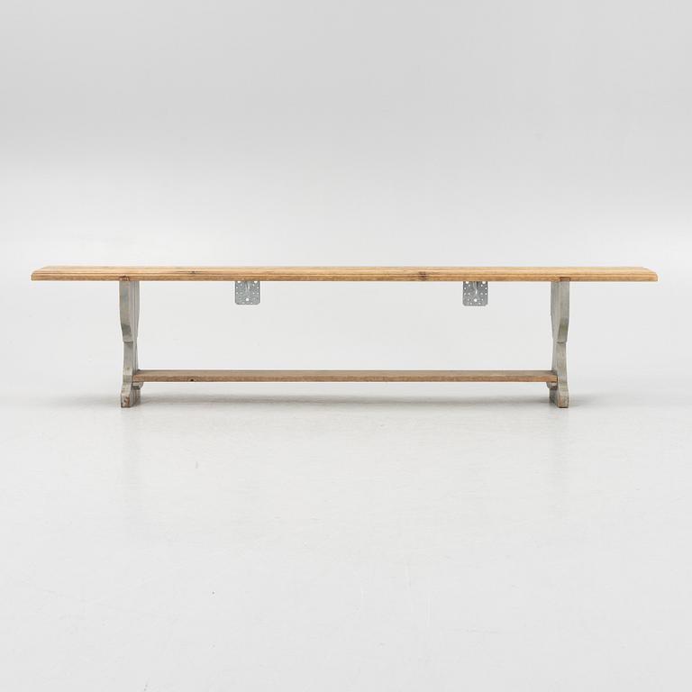 Bänk, gustaviansk stil, 1900-talets andra hälft.