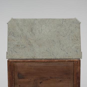 BYRÅ, sengustaviansk, omkring 1800.