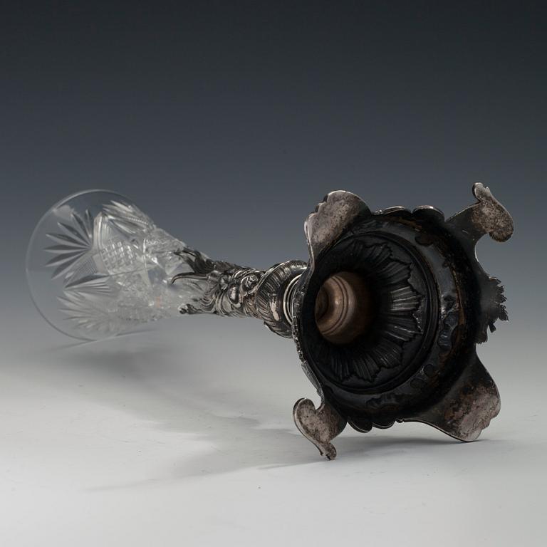 VAASI, 84 hopeaa, hiottua kristallia. Fabergé Moskova 1899-1914. Tarkastusmestari Ivan Lebedkin. Korkeus 36 cm.
