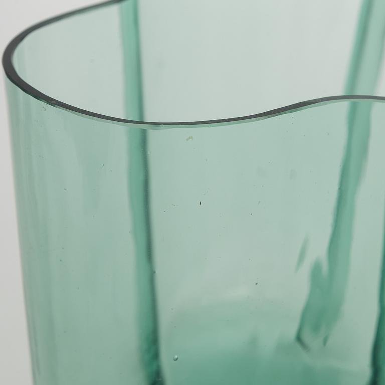 Alvar Aalto, A '9750' vase Karhula Glassworks in production 1937-1949.