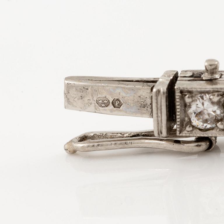 A bracelet in platinum with old- and round brilliant-cut diamonds.