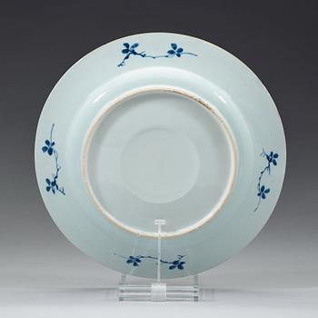 A blue and white dish, Qing dynasty, Kangxi (1662-1722).