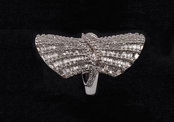 A RING, brilliant- and baguette cut diamonds c. 3.58 ct. Weight 11.9 g.