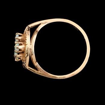 RING, 14K guld och opaler. Total vikt ca 3 g.