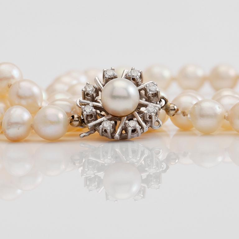 COLLIER, pärlor, lås 18K vitguld och diamanter.