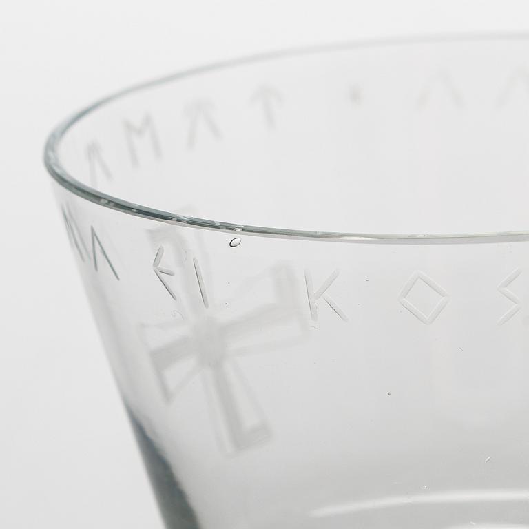 Arttu Brummer, skål, "Hjälteglaset I", Riihimäen Lasi Oy 1940-tal.