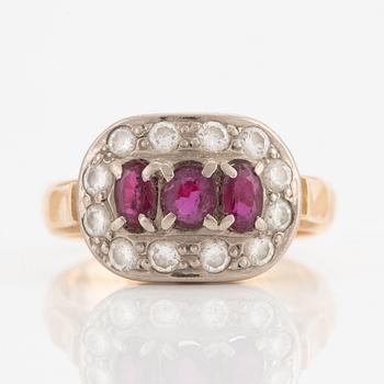 Ring, 18K gold with rubies and brilliant-cut diamonds.