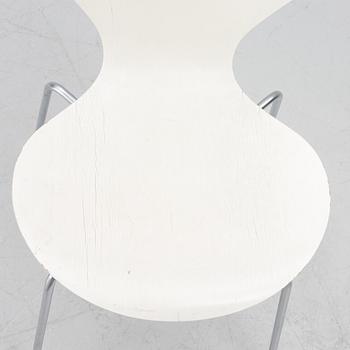 Arne Jacobsen, a pair of 'Seven' chairs, Fritz Hansen, Denmark, 1970.