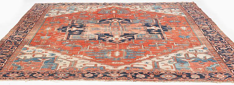 An antique Heriz carpet, ca 350 x 317 cm.