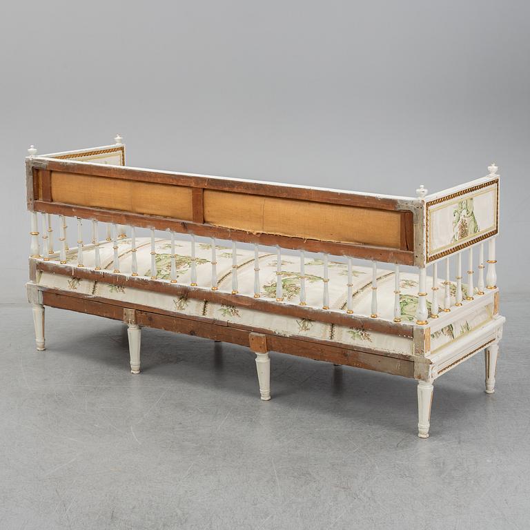 A Gustavians sofa from around the year 1800.