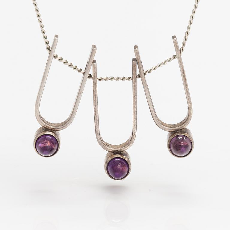 Elis Kauppi, A silver neckalce with amethysts. Kupittaan kulta, Turku 1959.