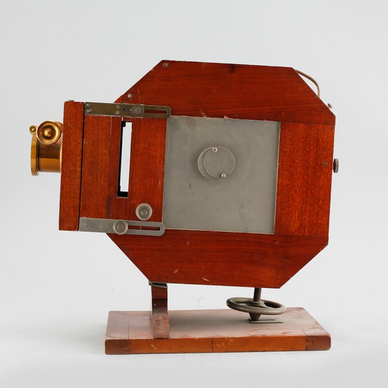 A laterna magica, around the year 1900.