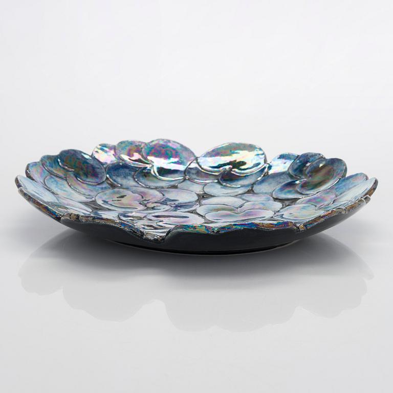 Birger Kaipiainen, a stoneware decorative dish signed Kaipiainen Arabia.