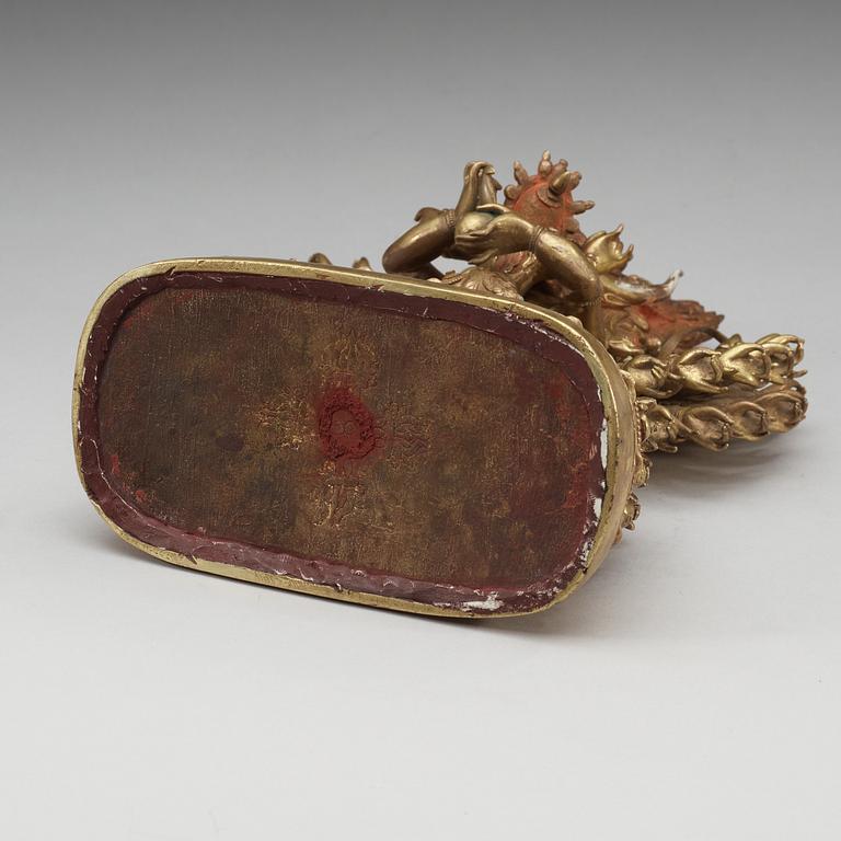 GUDOM, förgylld och bemålad brons. S.k. Trettongudars-Yamantaka med gemål, Tibet/Nepal, 1800-tal.